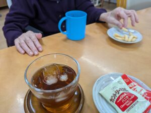 看護師　高齢者施設　見守り　お話相手　体調管理　外出付き添い　一時帰宅　サポート　広島市　介護保険適応外サービス　保険外自費サービス　　
