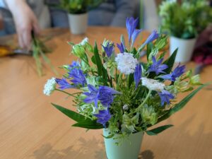 広島市　こころホスピタル草津　認知症カフェ　ＣＡＦＥ草津　通院・診察室付き添い、外出付き添い　外出同行　見守りサポート　看護師　おでかけ　半日旅行　遠距離介護　外出支援 保険外自費サービス　介護保険適応外　
メッセンジャーナース　フラワーアレンジメント