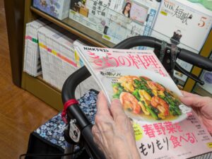 外出同行　外出付き添い　お買い物同行　外食同行　外食付き添い　歩行器　杖歩行　車椅子　シルバーカー　トイレ介助　看護師　広島市　介護保険適応外サービス　保険外サービス　　