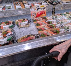 外出同行 外出付き添い お買い物同行 外食同行 外食付き添い 歩行器 杖歩行 車椅子 シルバーカー トイレ介助 看護師 広島市 介護保険適応外サービス 保険外サービス 福屋八丁堀本店