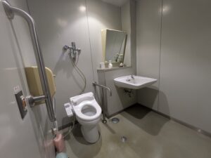 結婚式同席　結婚式付き添い　看護師　介護　介護福祉士　広島市　結婚式場　ホテル　高齢者　車椅子　障害者　保険外自費サービス　食事介助　排泄介助　内服サポート　広島別院