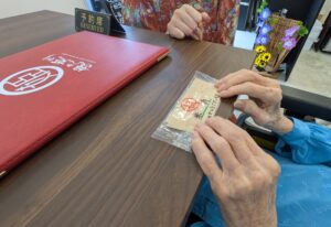 米寿祝い　遠距離介護　看護師外出同行　外出付き添い　お買い物同行　高齢者施設見守り　外食同行　外食付き添い　歩行器　杖歩行　車椅子　シルバーカー　トイレ介助　広島市　介護保険適応外サービス　　保険外サービス 介護靴　介護シューズ 通院付き添い　受診同行　診察室付き添い　外出同行　薬局付き添い　外出付き添い　外食同行　歩行器　杖歩行　車椅子　シルバーカー　トイレ介助　看護師　　介護保険適応外サービス　保険外サービス　　診察室同行　がん相談支援センター付き添い