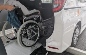 遠距離介護　看護師外出同行　外出付き添い　お買い物同行　高齢者施設見守り　外食同行　外食付き添い　歩行器　杖歩行　車椅子　シルバーカー　トイレ介助　広島市　介護保険適応外サービス　　保険外サービス 介護靴　介護シューズ 通院付き添い　受診同行　診察室付き添い　外出同行　薬局付き添い　外出付き添い　外食同行　歩行器　杖歩行　車椅子　シルバーカー　トイレ介助　看護師　　介護保険適応外サービス　保険外サービス　　診察室同行　がん相談支援センター付き添い　高齢者施設　見守り　お話相手
