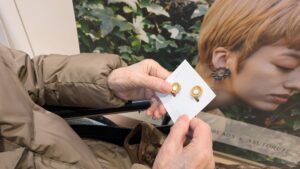 看護師 外出同行 ミナモア イヤリング選び 外出付き添い お買い物同行 高齢者施設見守り 外食同行 外食付き添い 歩行器 杖歩行 車椅子 シルバーカー トイレ介助 広島市 介護保険適応外サービス 保険外サービス 介護靴 介護シューズ 通院付き添い 受診同行 診察室付き添い 外出同行 薬局付き添い 外出付き添い 外食同行 歩行器 杖歩行 車椅子 シルバーカー トイレ介助 看護師 介護保険適応外サービス 保険外サービス 診察室同行 がん相談支援センター付き添い 高齢者施設 見守り お話相手