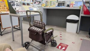 郵便局 看護師 外出同行 外出付き添い お買い物同行 高齢者施設見守り 外食同行 外食付き添い 歩行器 杖歩行 車椅子 シルバーカー トイレ介助 広島市 介護保険適応外サービス 保険外サービス 介護靴 介護シューズ 通院付き添い 受診同行 診察室付き添い 外出同行 薬局付き添い 外出付き添い 外食同行 歩行器 杖歩行 車椅子 シルバーカー トイレ介助 看護師 介護保険適応外サービス 保険外サービス 診察室同行 がん相談支援センター付き添い 高齢者施設 見守り お話相手