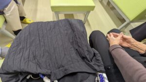 遠距離介護　看護師外出同行　外出付き添い　お買い物同行　高齢者施設見守り　外食同行　外食付き添い　歩行器　杖歩行　車椅子　シルバーカー　トイレ介助　広島市　介護保険適応外サービス　　保険外サービス 介護靴　介護シューズ 通院付き添い　受診同行　診察室付き添い　外出同行　薬局付き添い　外出付き添い　外食同行　歩行器　杖歩行　車椅子　シルバーカー　トイレ介助　看護師　　介護保険適応外サービス　保険外サービス　　診察室同行　がん相談支援センター付き添い　高齢者施設　見守り　お話相手