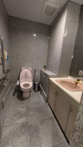 看護師　外出同行　御菓子所高木　外出付き添い　お買い物同行　高齢者施設見守り　外食同行　外食付き添い　歩行器　杖歩行　車椅子　シルバーカー　トイレ介助　広島市　介護保険適応外サービス　　保険外サービス 介護靴　介護シューズ 通院付き添い　受診同行　診察室付き添い　外出同行　薬局付き添い　外出付き添い　外食同行　歩行器　杖歩行　車椅子　シルバーカー　トイレ介助　看護師　　介護保険適応外サービス　保険外サービス　　診察室同行　がん相談支援センター付き添い　高齢者施設　見守り　お話相手　認知症