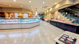 看護師　外出同行　御菓子所高木　外出付き添い　お買い物同行　高齢者施設見守り　外食同行　外食付き添い　歩行器　杖歩行　車椅子　シルバーカー　トイレ介助　広島市　介護保険適応外サービス　　保険外サービス 介護靴　介護シューズ 通院付き添い　受診同行　診察室付き添い　外出同行　薬局付き添い　外出付き添い　外食同行　歩行器　杖歩行　車椅子　シルバーカー　トイレ介助　看護師　　介護保険適応外サービス　保険外サービス　　診察室同行　がん相談支援センター付き添い　高齢者施設　見守り　お話相手　認知症