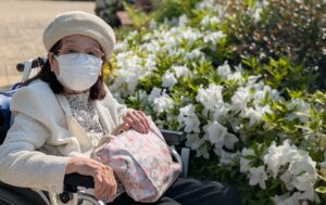 看護師　外出同行　外出付き添い　お買い物同行　高齢者施設見守り　外食同行　外食付き添い　歩行器　杖歩行　車椅子　シルバーカー　トイレ介助　広島市　介護保険適応外サービス　　保険外サービス 介護靴　介護シューズ 通院付き添い　受診同行　診察室付き添い　外出同行　薬局付き添い　外出付き添い　外食同行　歩行器　杖歩行　車椅子　シルバーカー　トイレ介助　看護師　　介護保険適応外サービス　保険外サービス　　診察室同行　がん相談支援センター付き添い　高齢者施設　見守り　お話相手