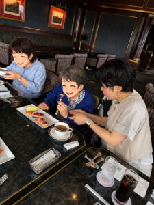 看護師 外出同行 外出付き添い お買い物同行 高齢者施設見守り 外食同行 外食付き添い 歩行器 杖歩行 車椅子 シルバーカー トイレ介助 広島市 介護保険適応外サービス 保険外サービス 介護靴 介護シューズ 通院付き添い 受診同行 診察室付き添い 外出同行 薬局付き添い 外出付き添い 外食同行 歩行器 杖歩行 車椅子 シルバーカー トイレ介助 看護師 介護保険適応外サービス 保険外サービス 診察室同行 がん相談支援センター付き添い 高齢者施設 見守り お話相手