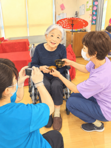 敬老の日　高齢者施設　見守り　看護師